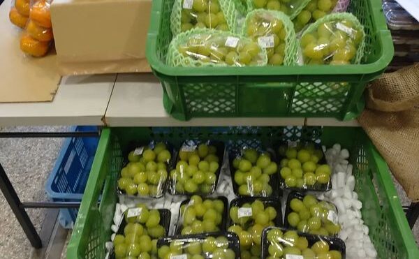 弥彦のヤホール 直売所もみじ